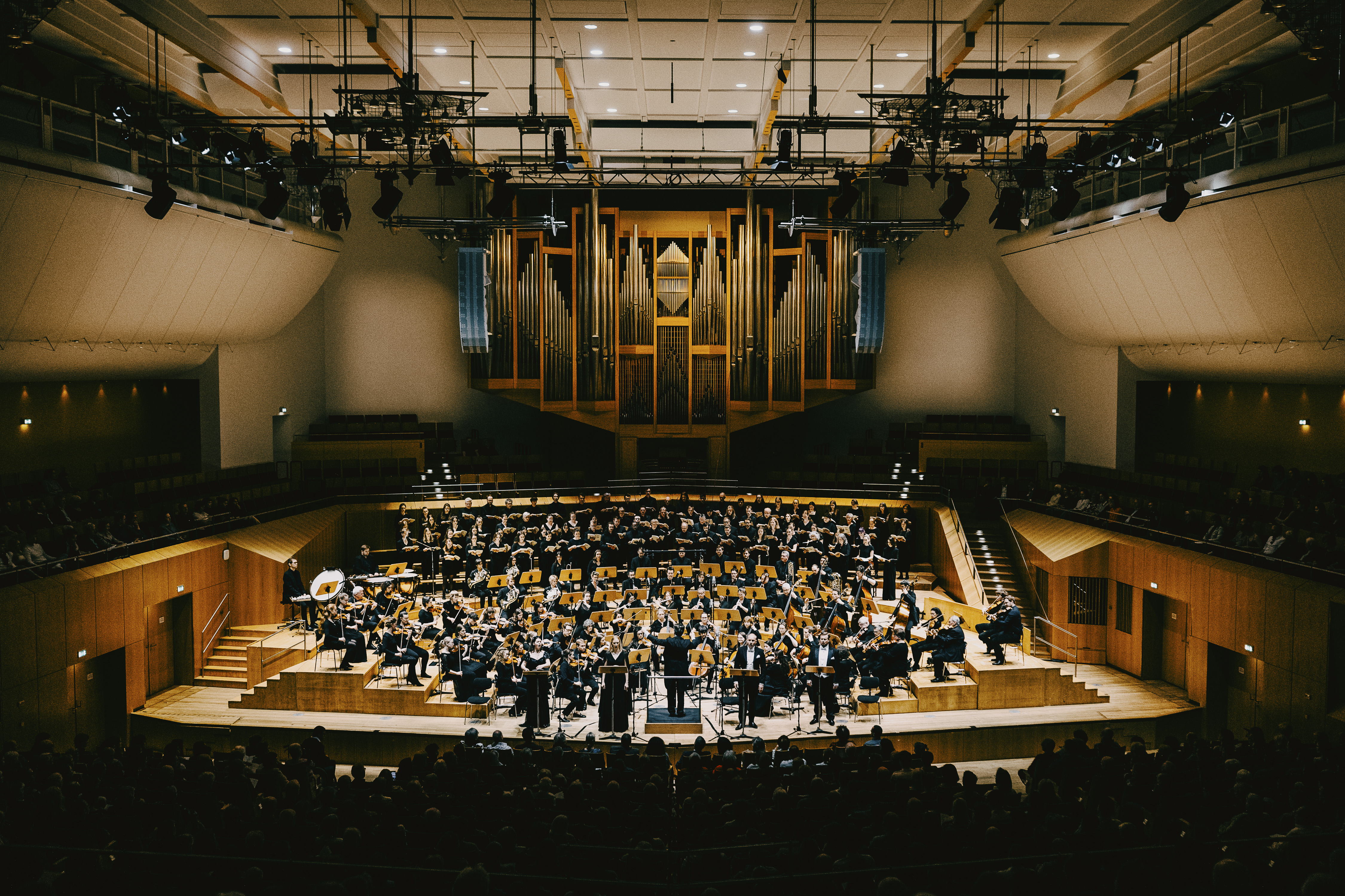 Tonmeister bei Orchesteraufnahme in Nürnberg